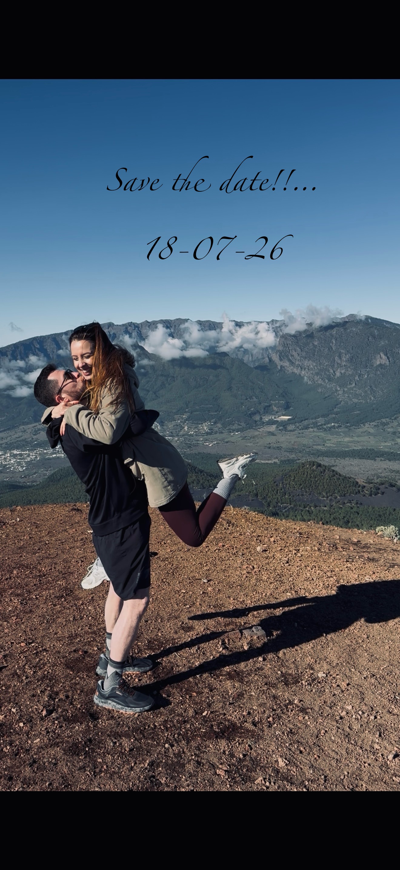 Foto de la pareja en la montaña